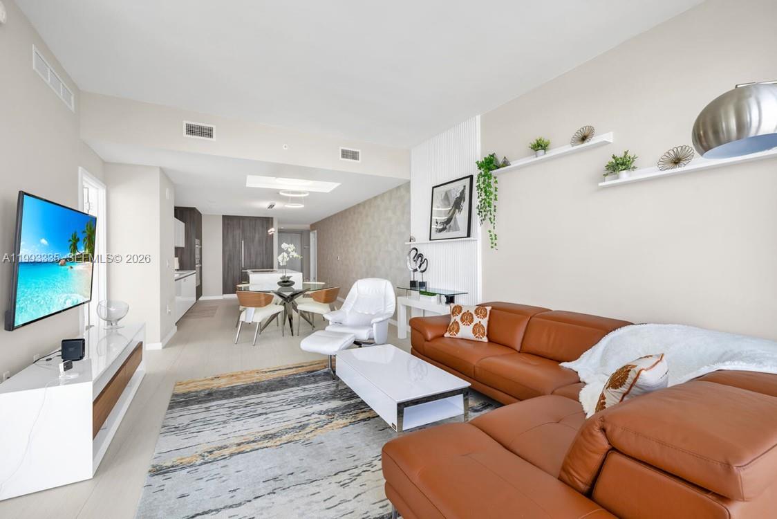 851 NE 1st Ave #3401 Miami, FL 33132