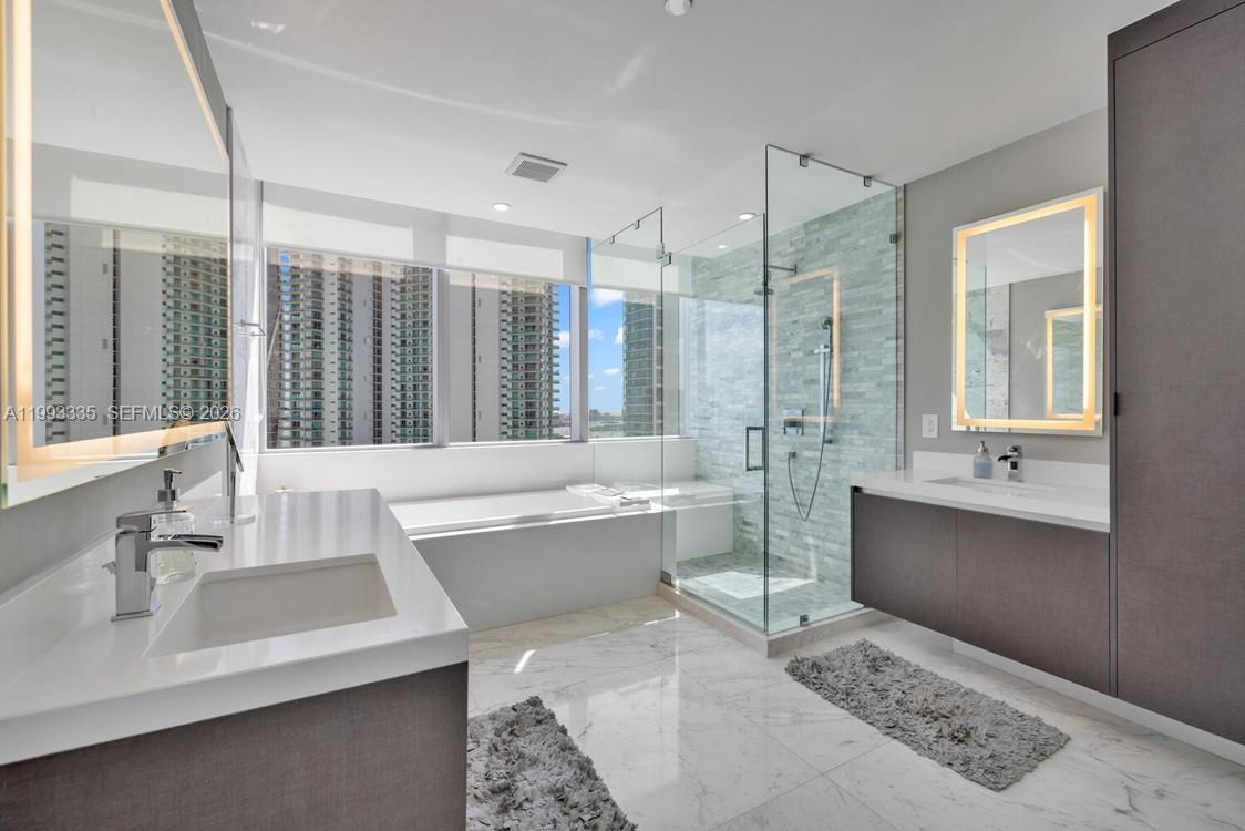 851 NE 1st Ave #3401 Miami, FL 33132