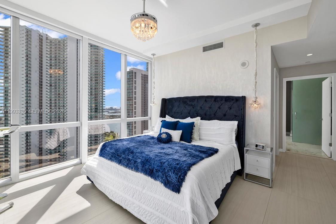 851 NE 1st Ave #3401 Miami, FL 33132