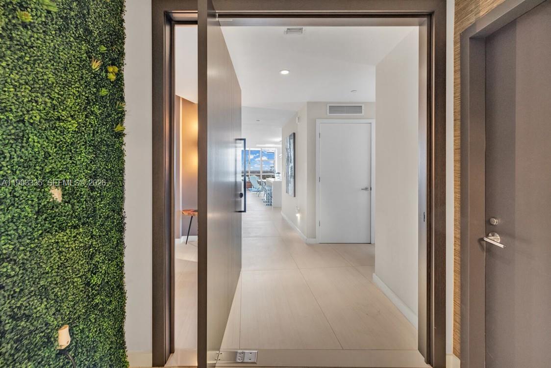 851 NE 1st Ave #3401 Miami, FL 33132