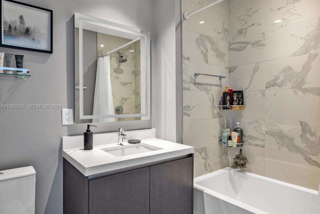 851 NE 1st Ave #3401 Miami, FL 33132