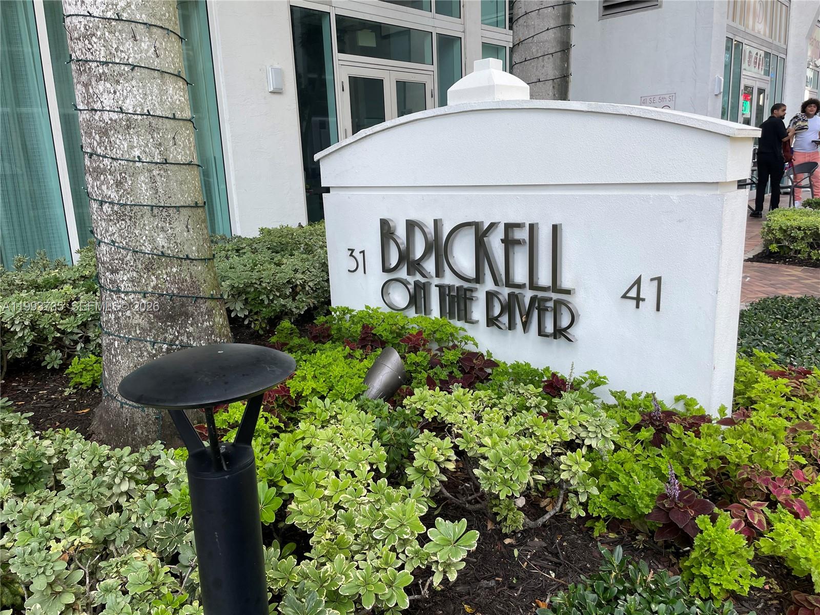 image Brickell on the River North0