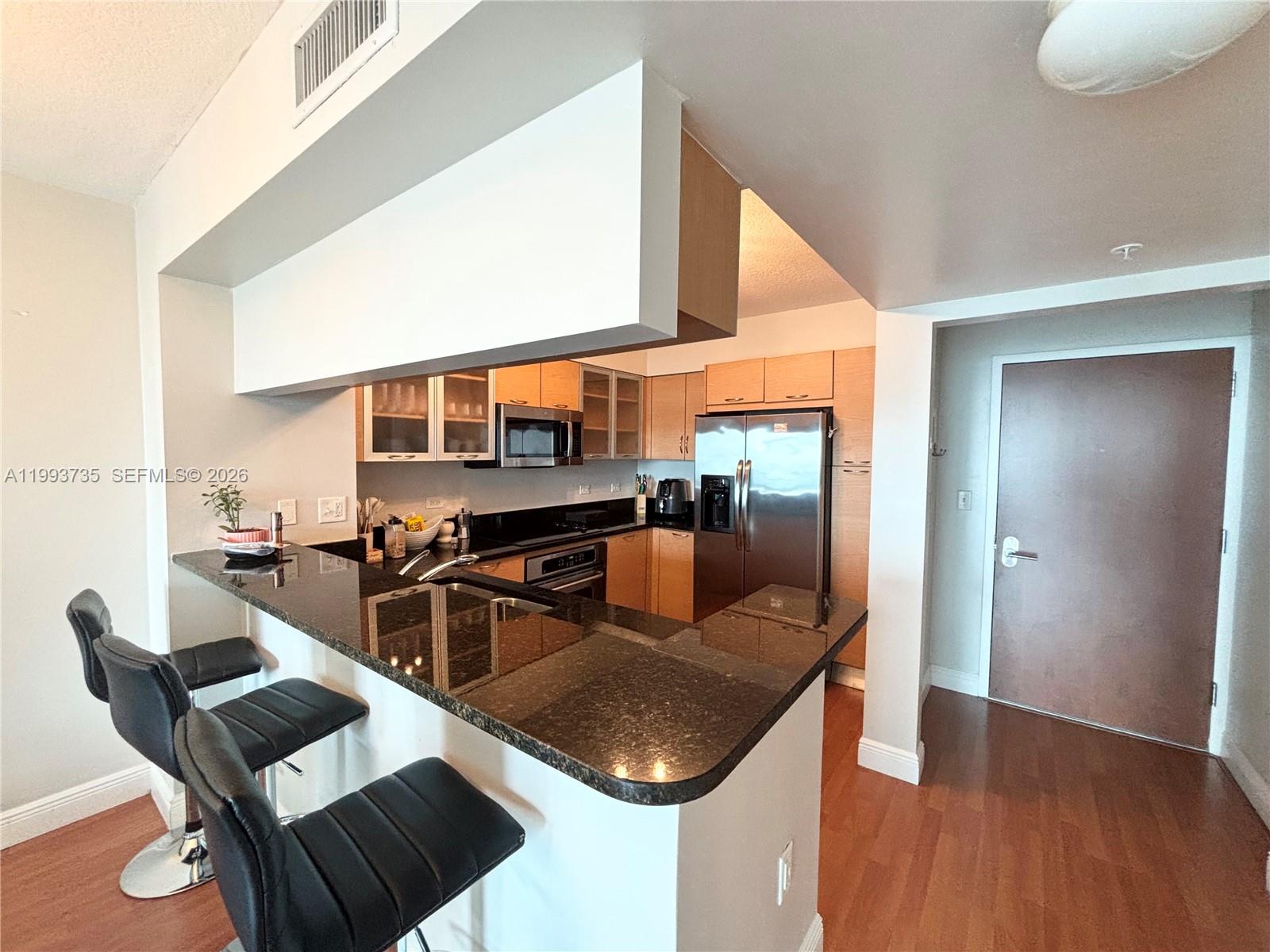 image Brickell on the River North9