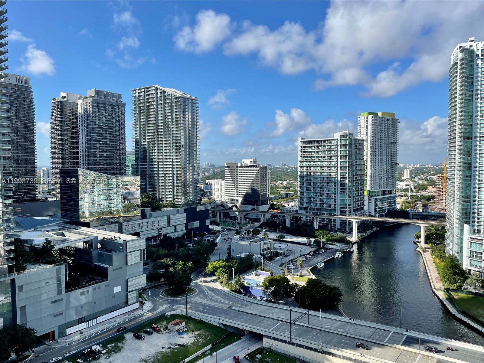 image Brickell on the River North15