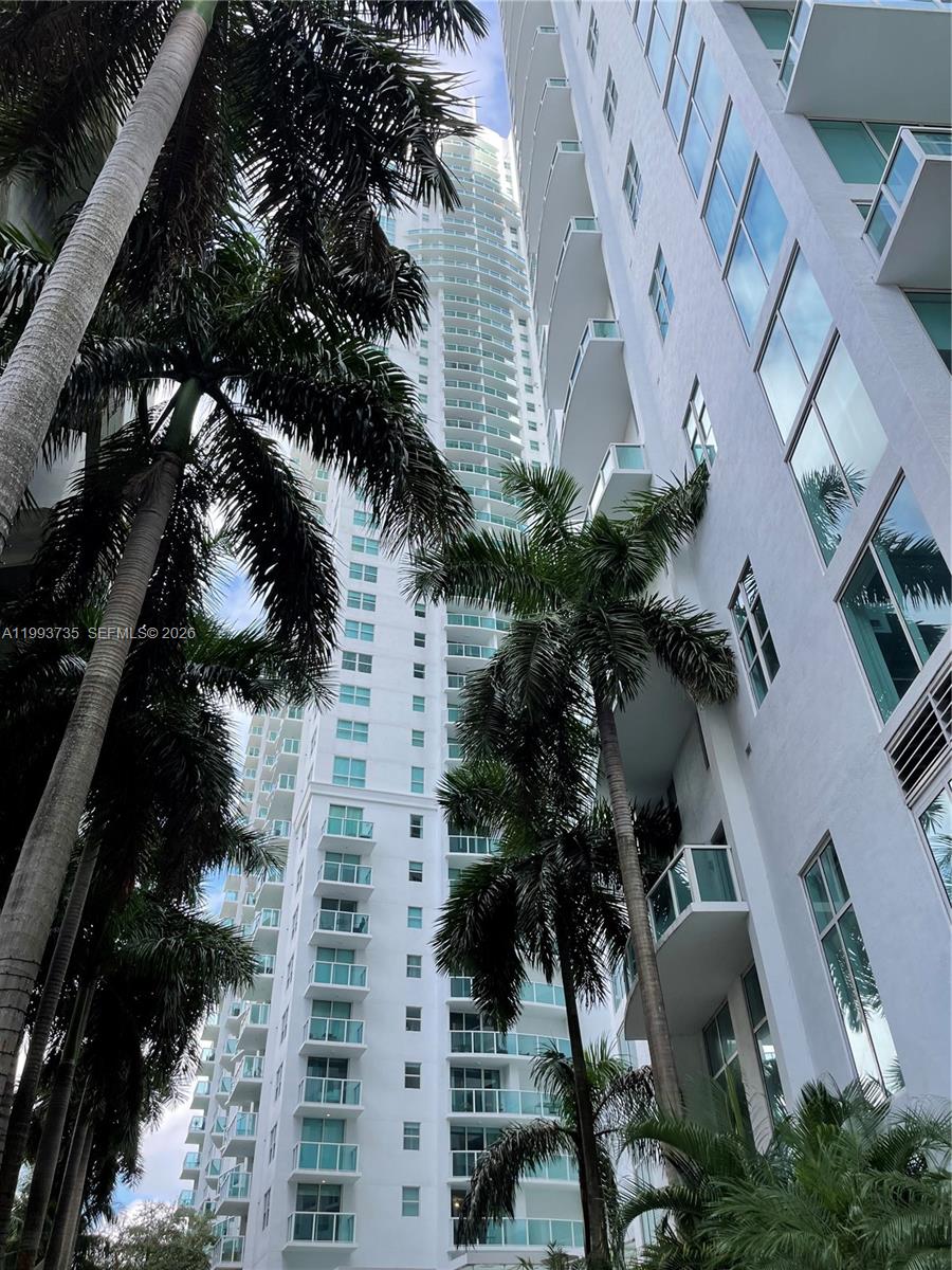 image Brickell on the River North2