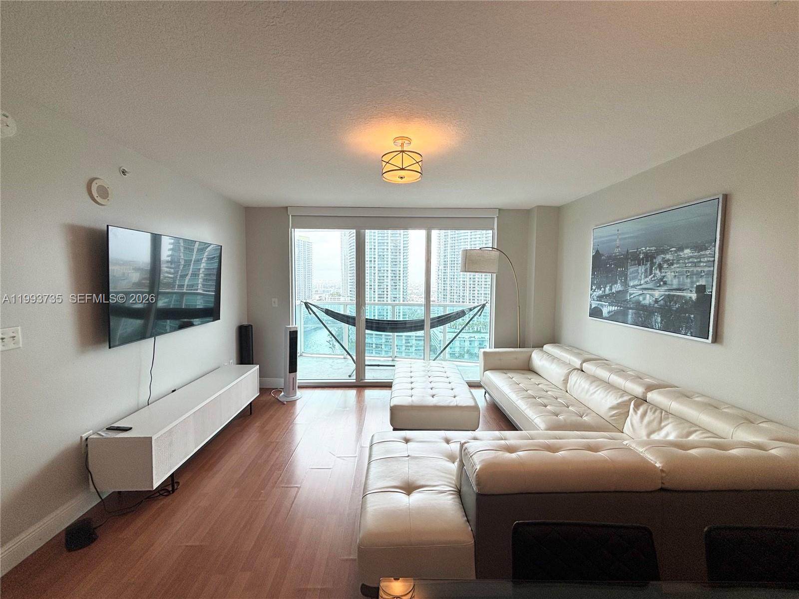 image Brickell on the River North3