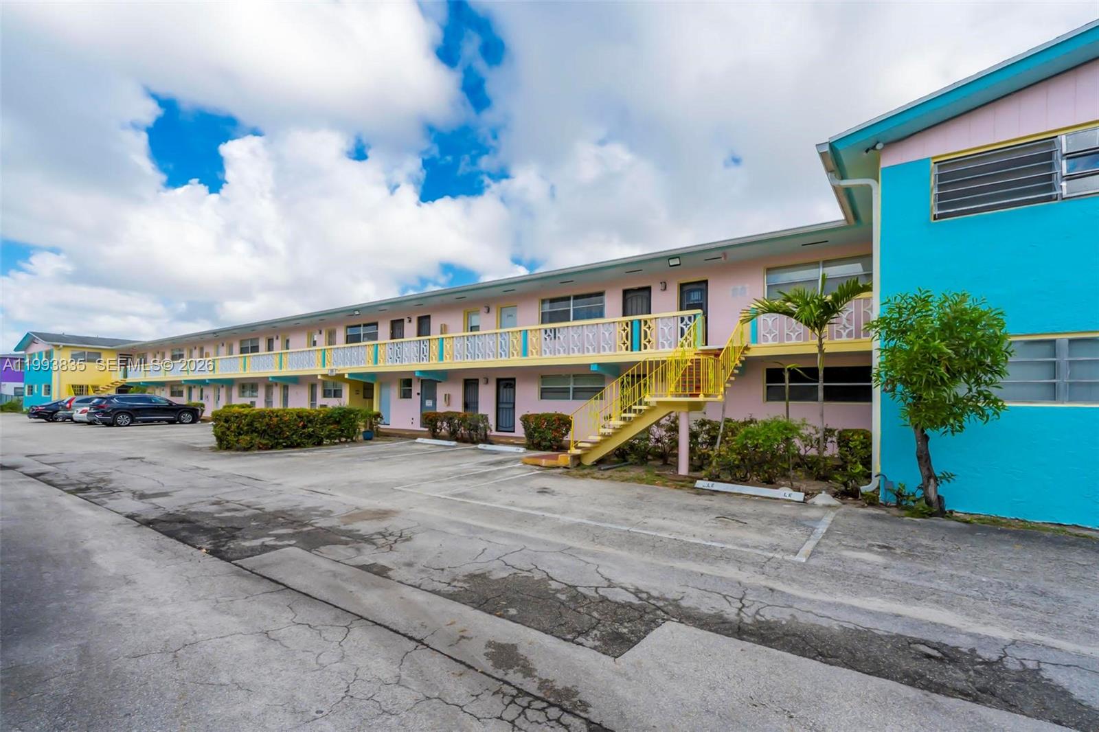 285 NE 191st St #2925