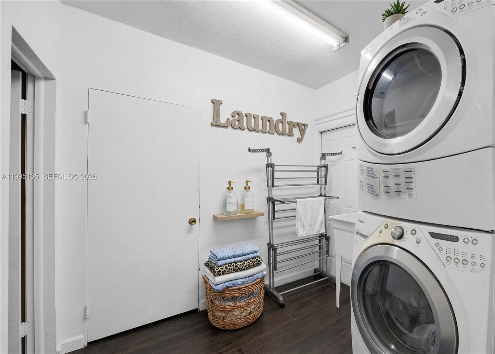 1895 NE 118th Rd North Miami, FL 33181
