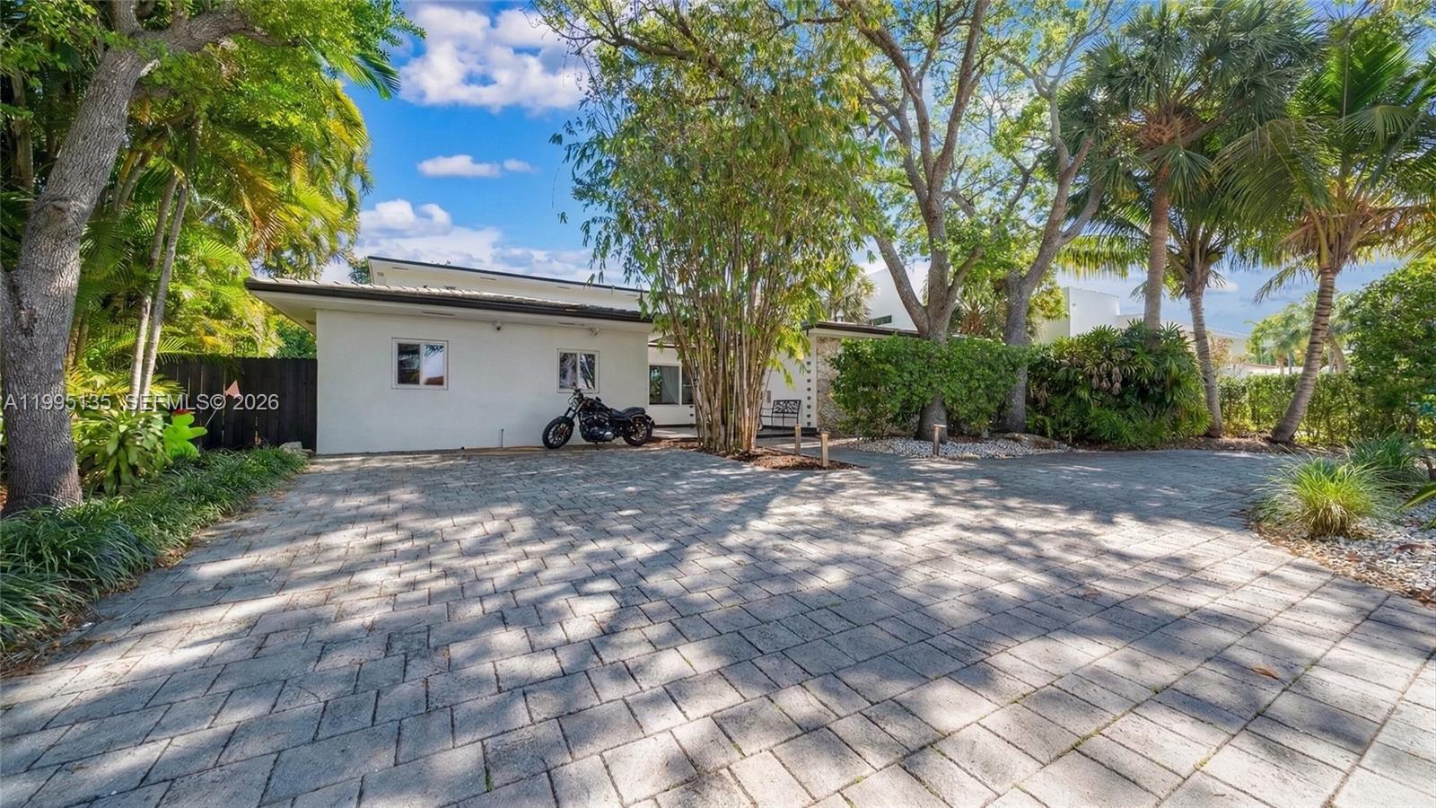 1895 NE 118th Rd North Miami, FL 33181