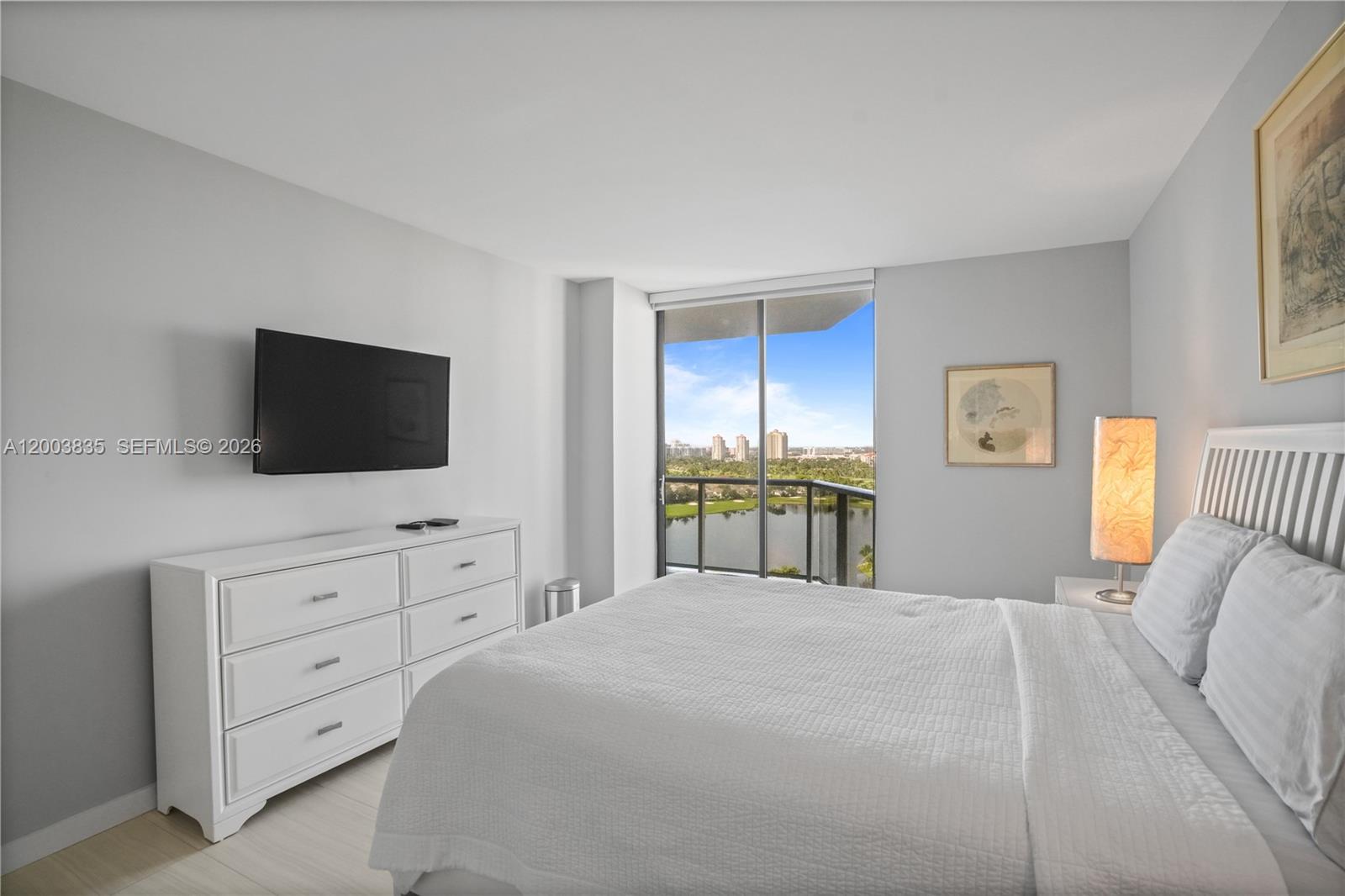 image Hamptons West19