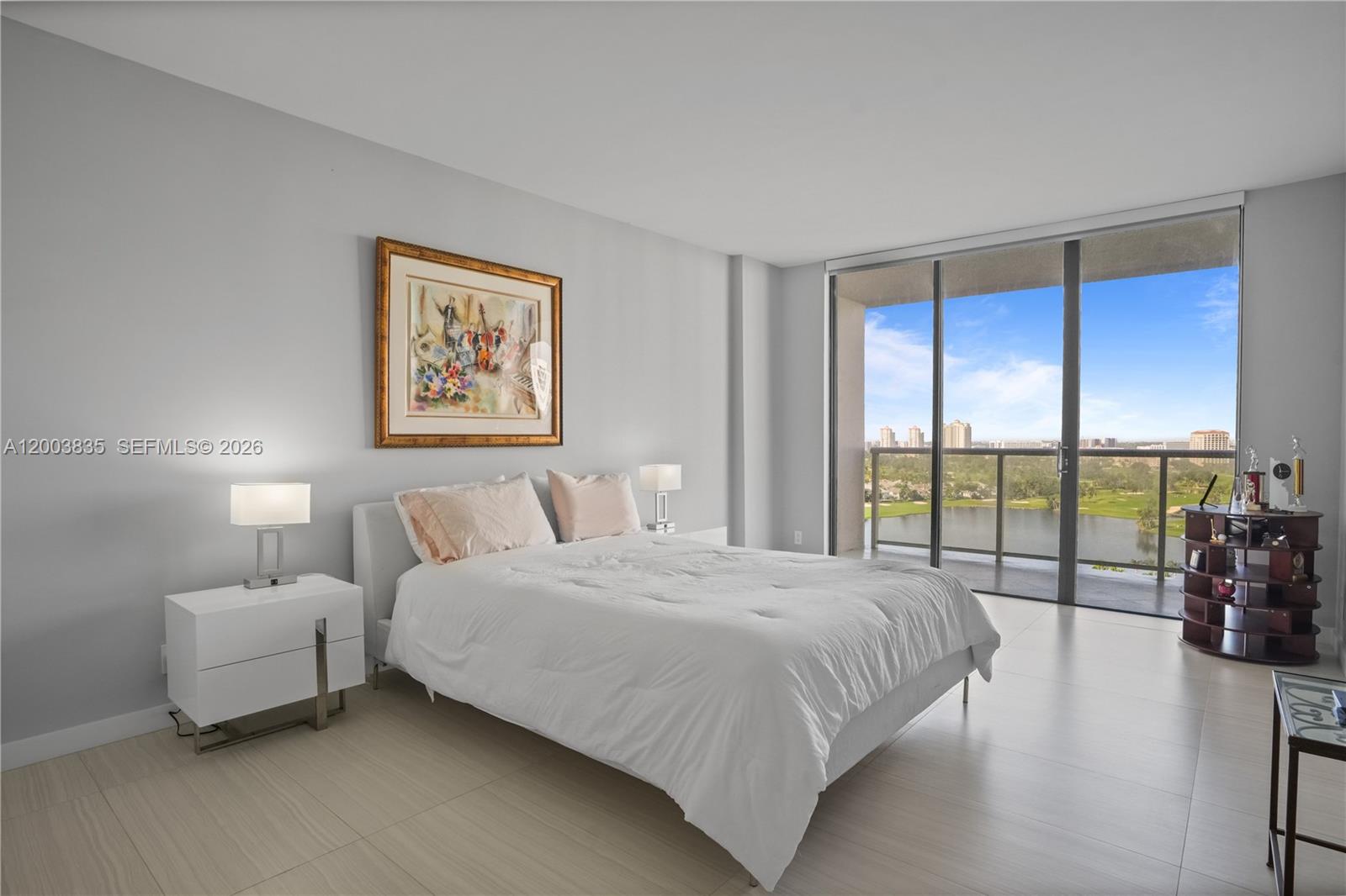 image Hamptons West24