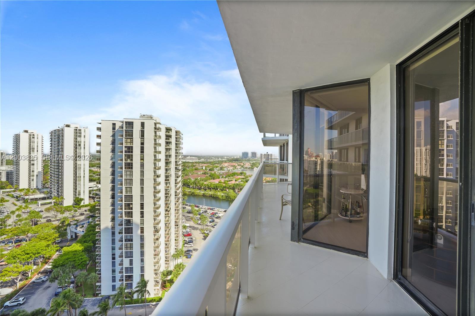 image Hamptons West35