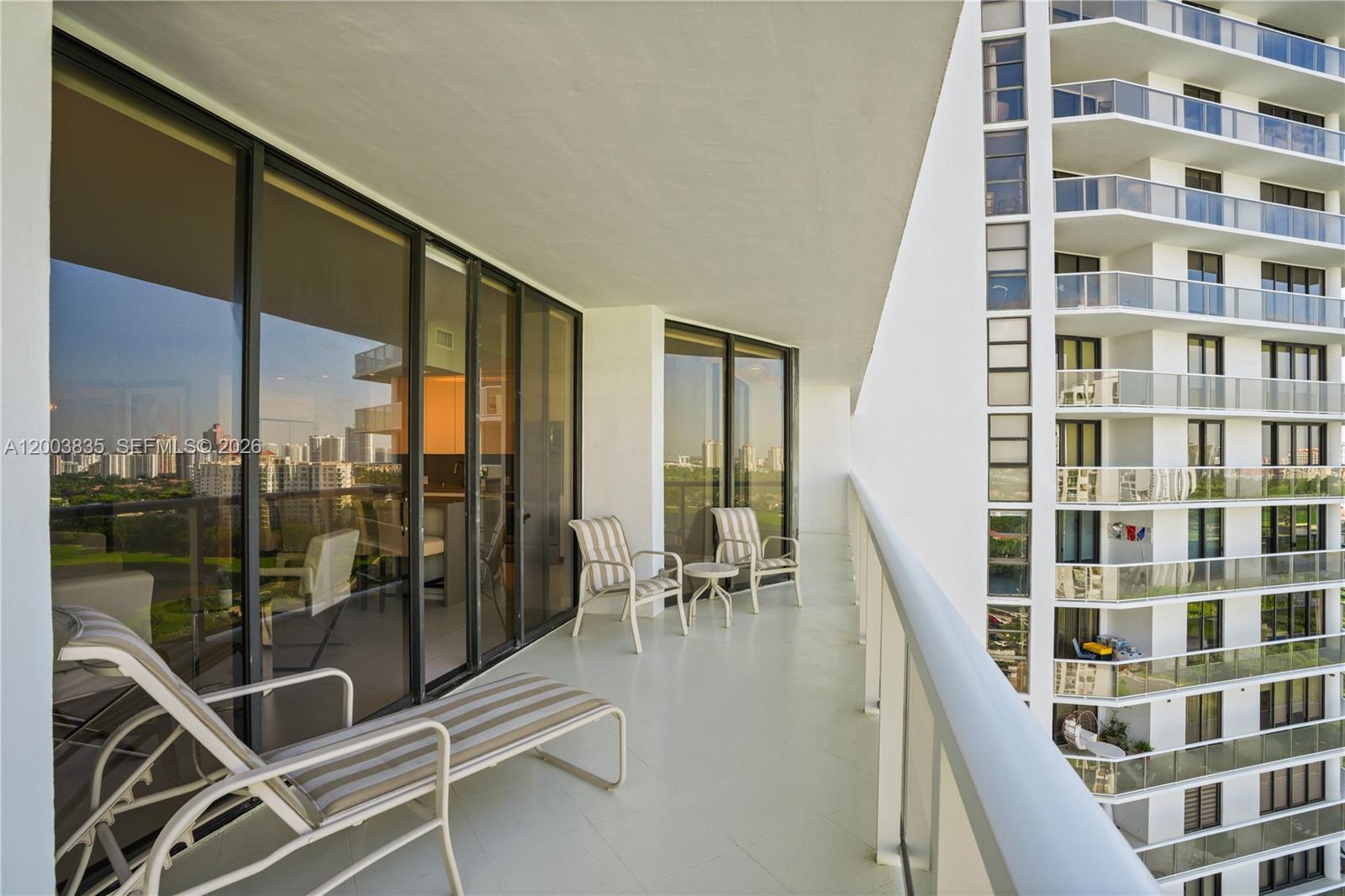 image Hamptons West40