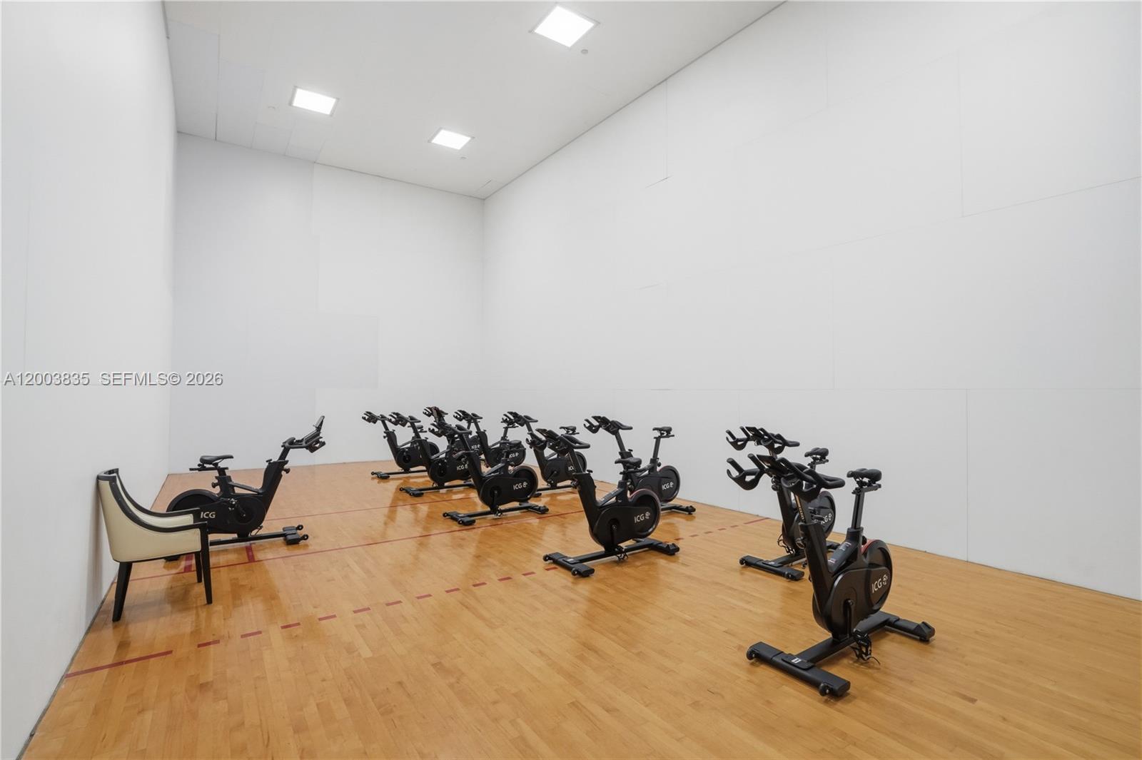 image Hamptons West64