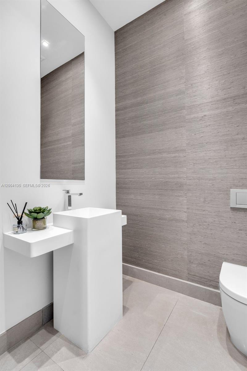 110 Reef Ln Key Biscayne, FL 33149