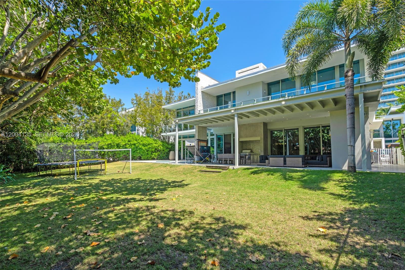 110 Reef Ln Key Biscayne, FL 33149