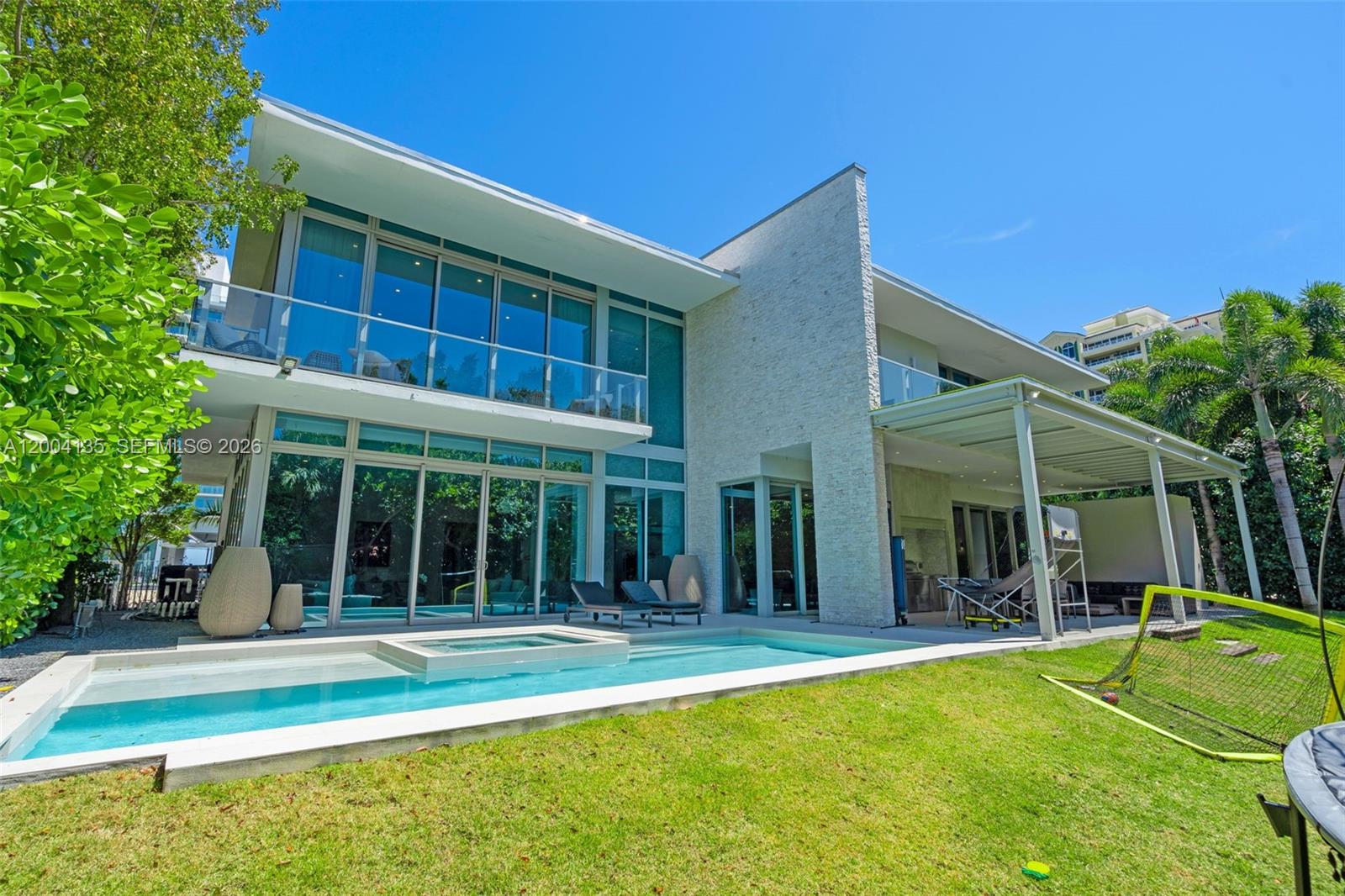 110 Reef Ln Key Biscayne, FL 33149