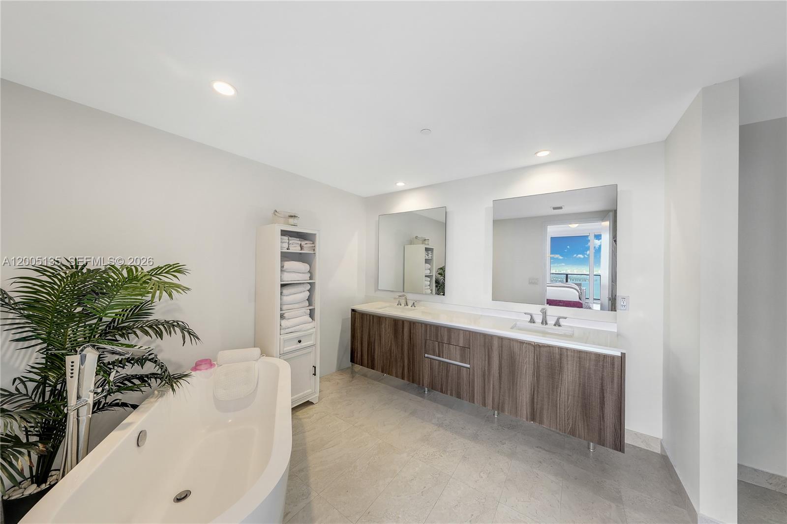 488 NE 18th St #3715 Miami, FL 33132