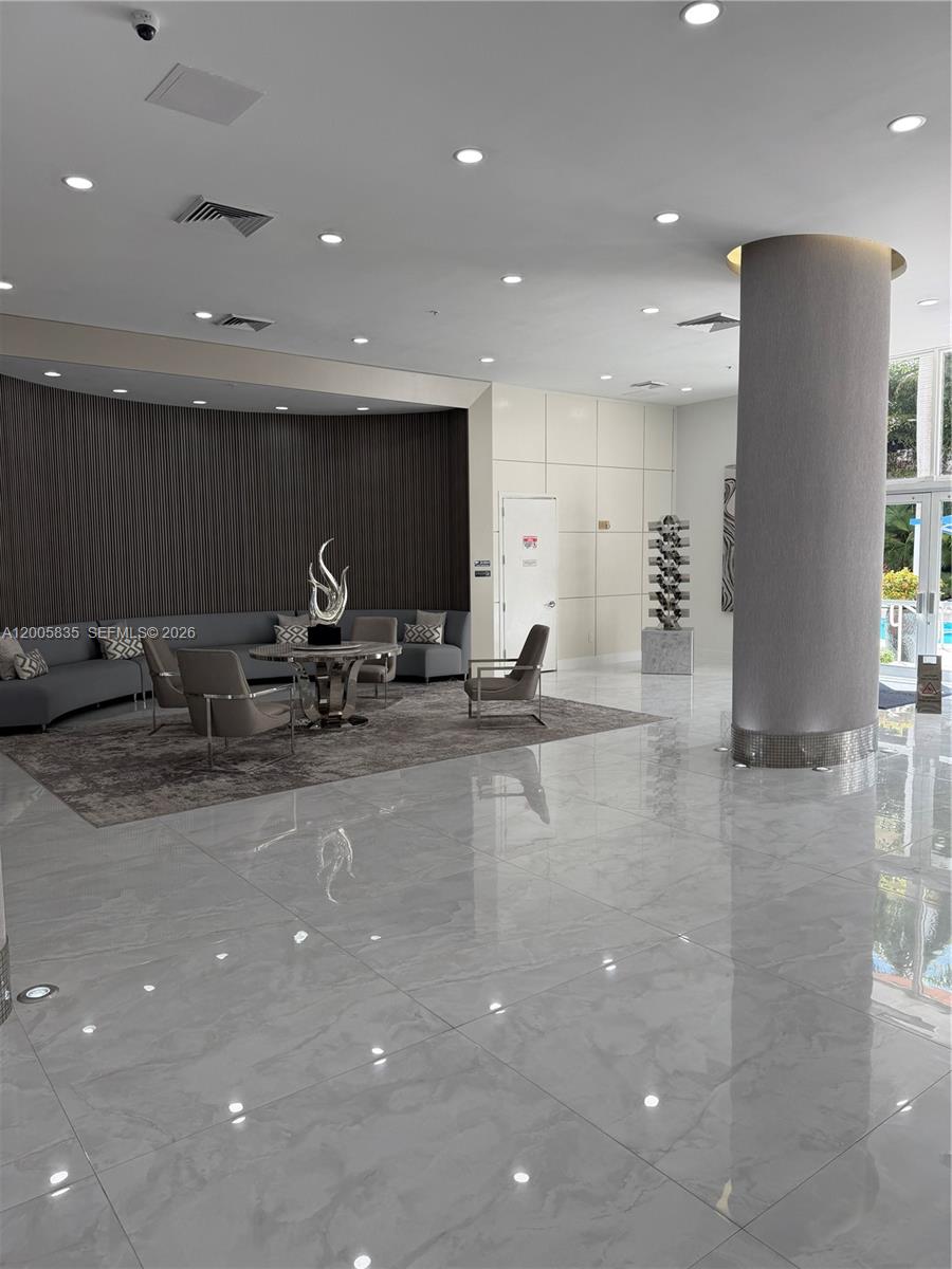 image The Venture at Aventura15