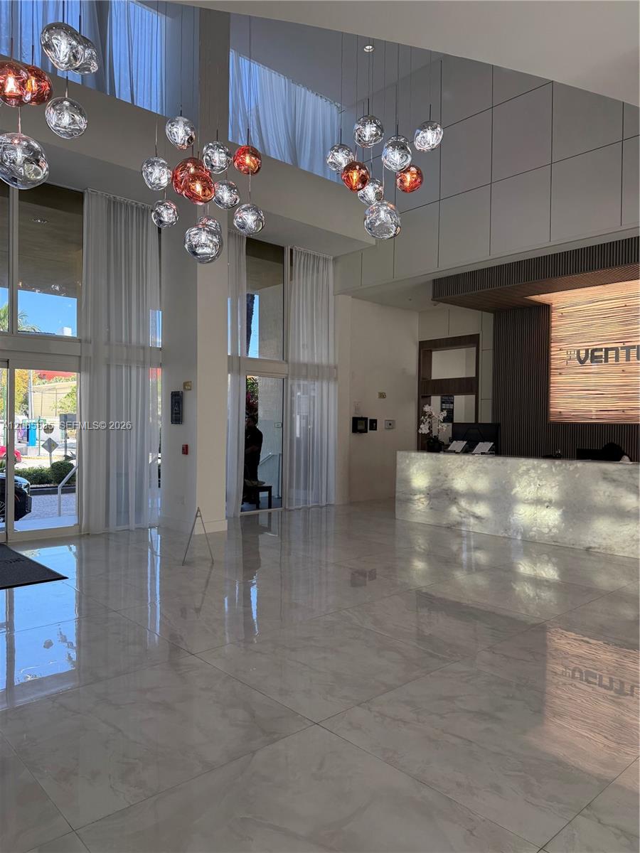 image The Venture at Aventura18