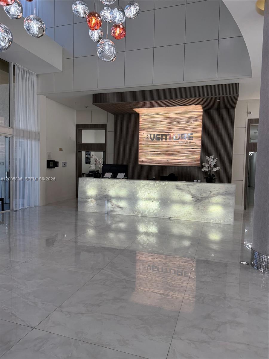 image The Venture at Aventura19