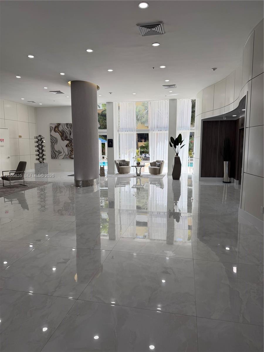 image The Venture at Aventura20