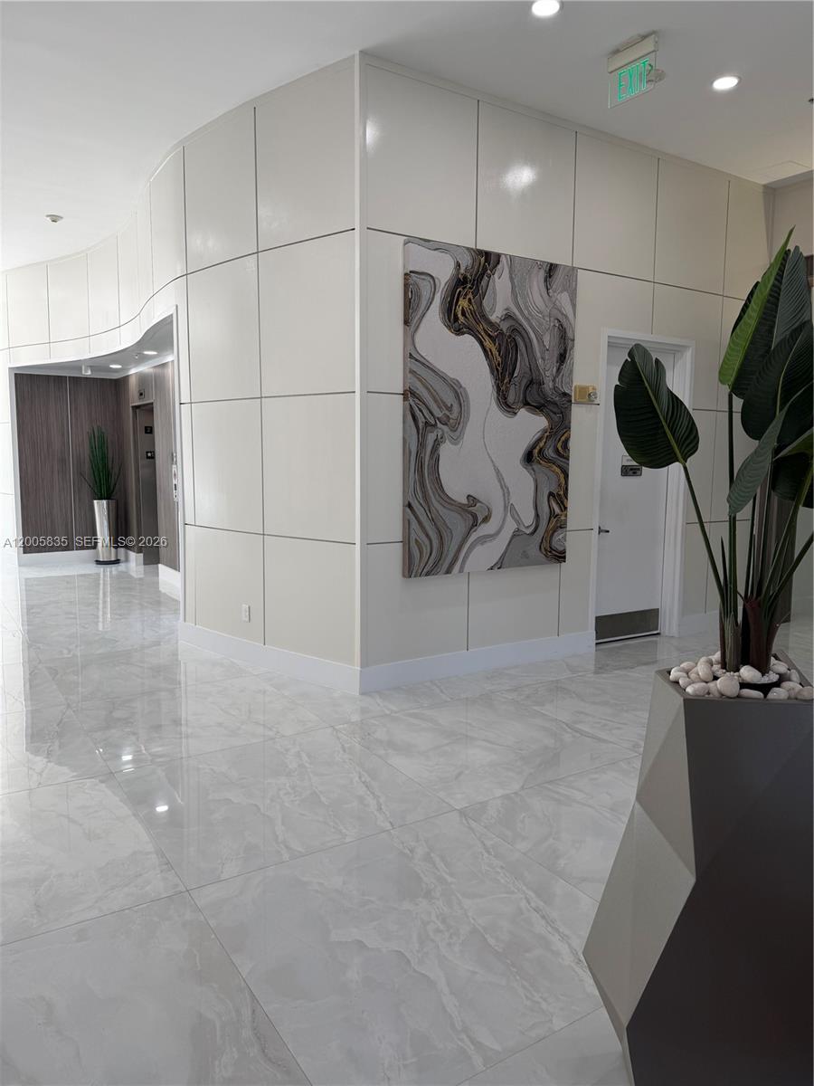 image The Venture at Aventura21