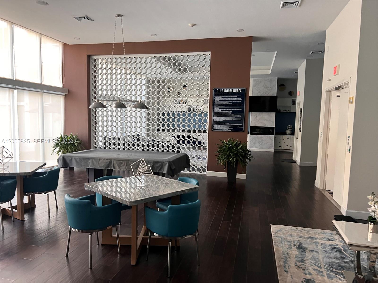 image The Venture at Aventura25
