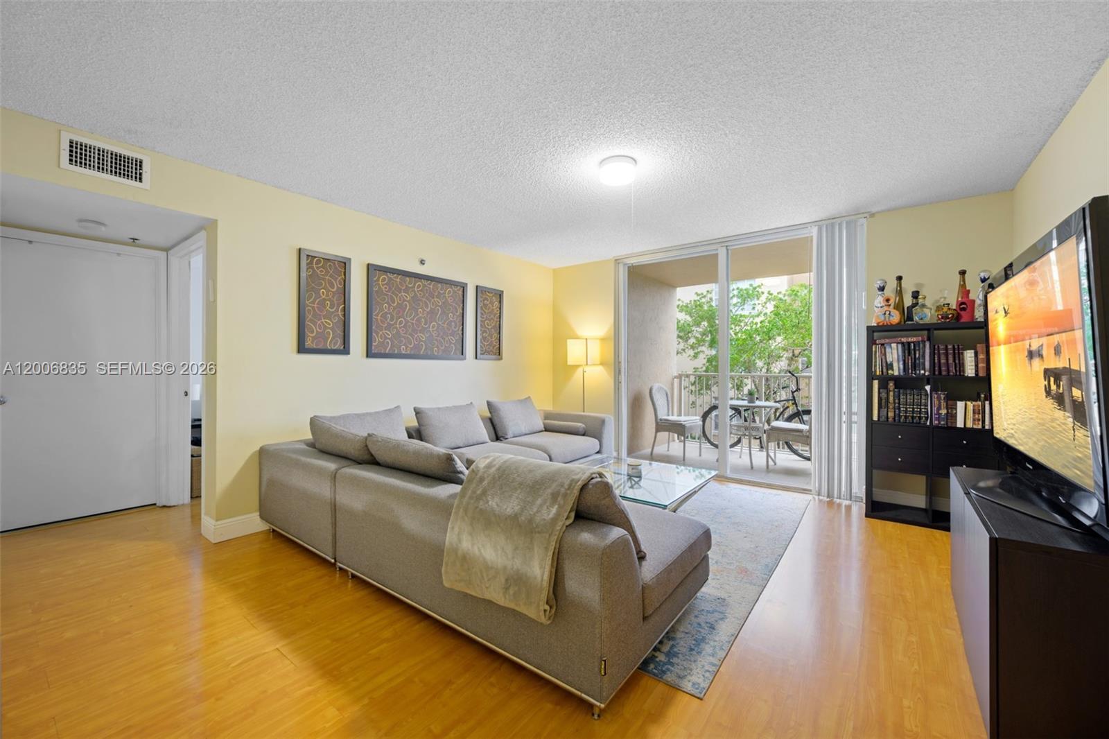 19555 E Country Clb Dr #8303