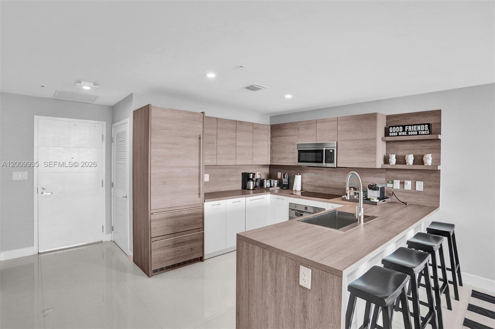 400 Sunny Isles Blvd #2021 Sunny Isles Beach, FL 33160