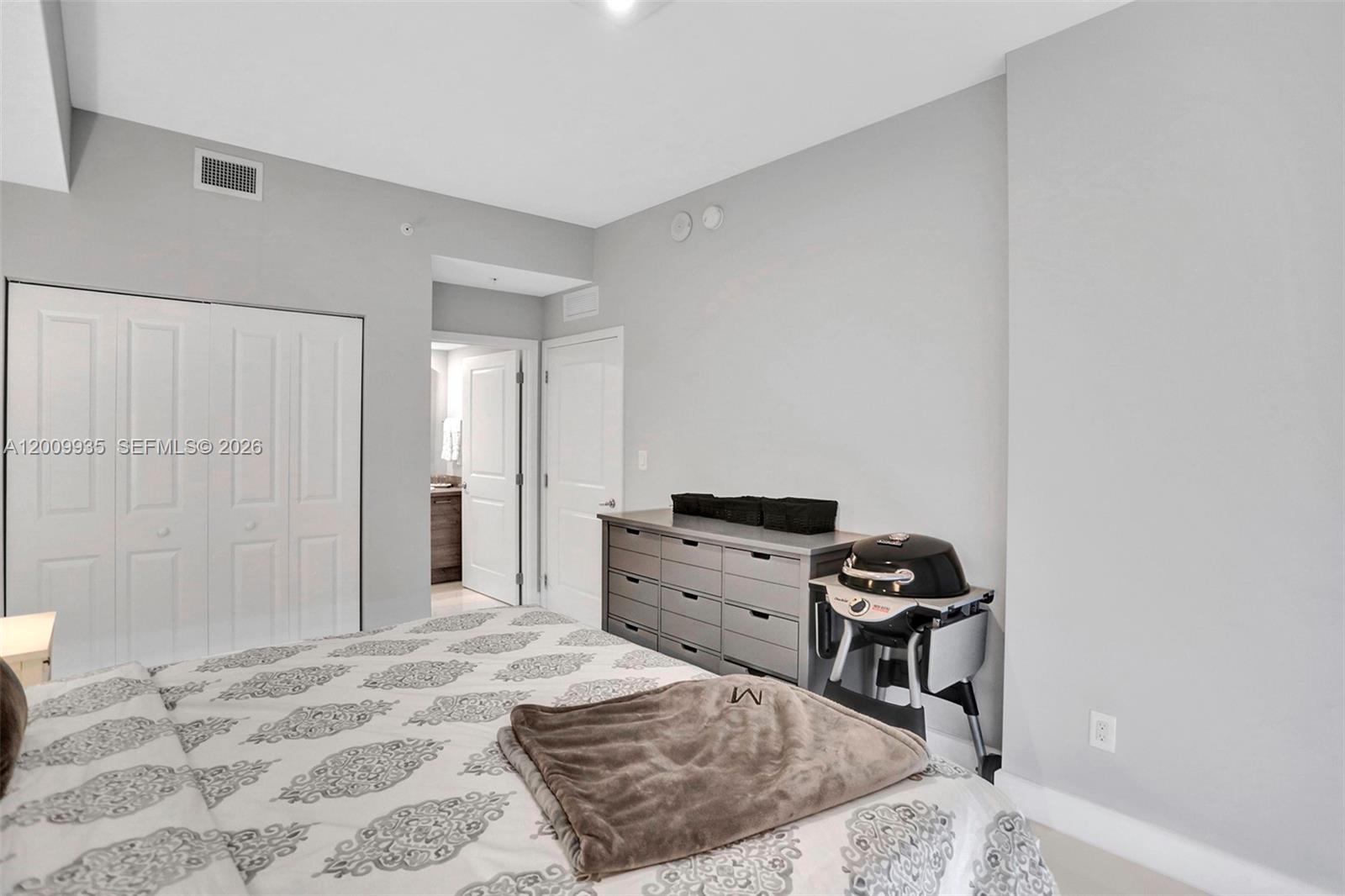 400 Sunny Isles Blvd #2021 Sunny Isles Beach, FL 33160