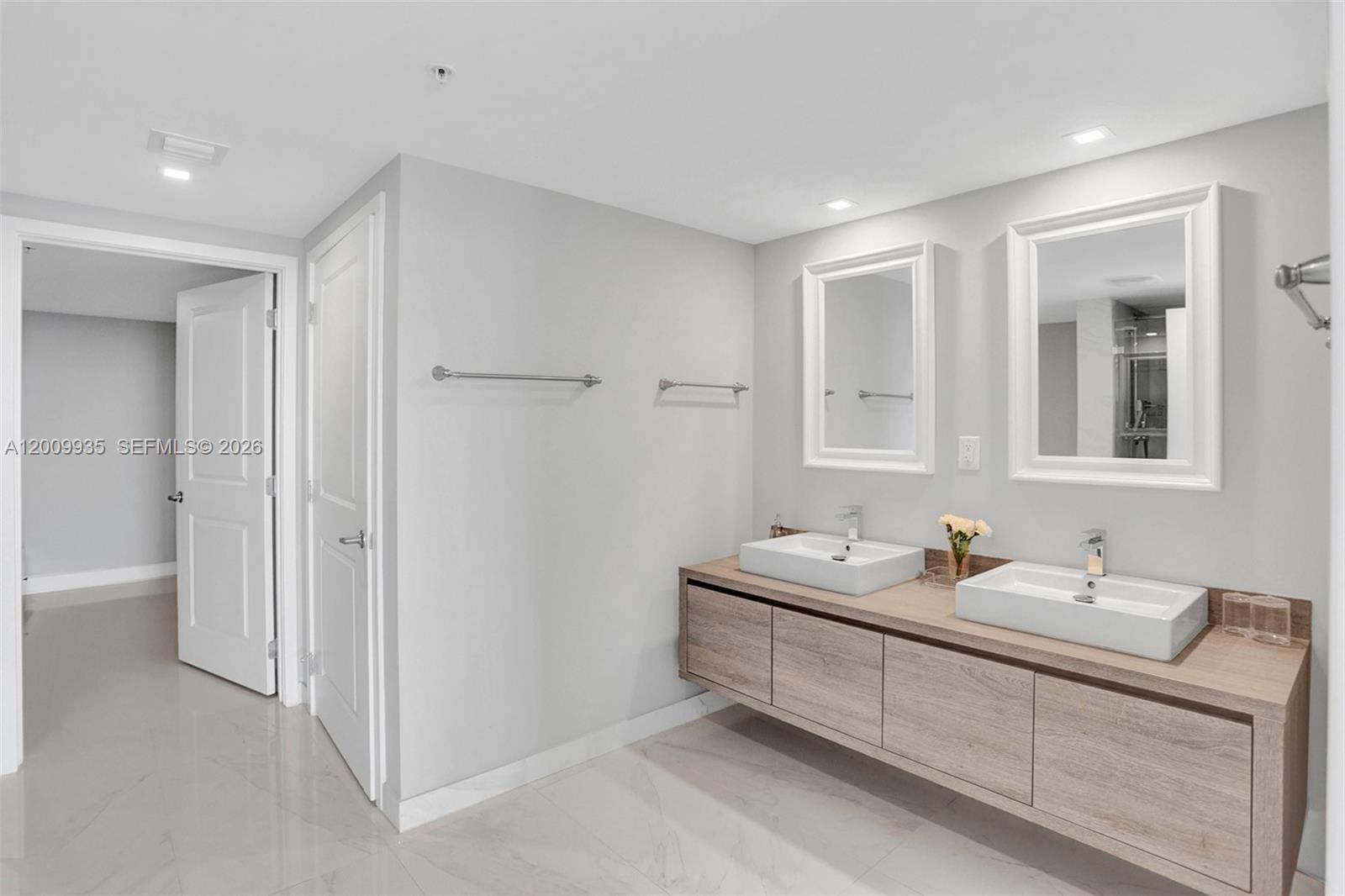 400 Sunny Isles Blvd #2021 Sunny Isles Beach, FL 33160
