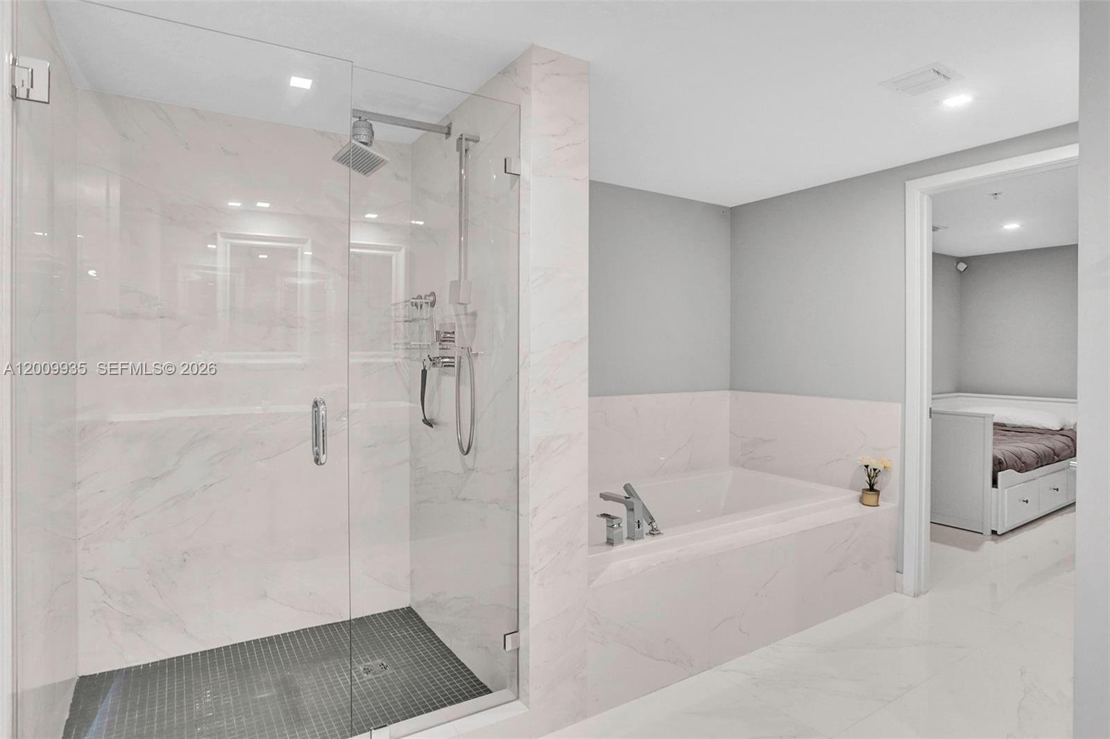 400 Sunny Isles Blvd #2021 Sunny Isles Beach, FL 33160