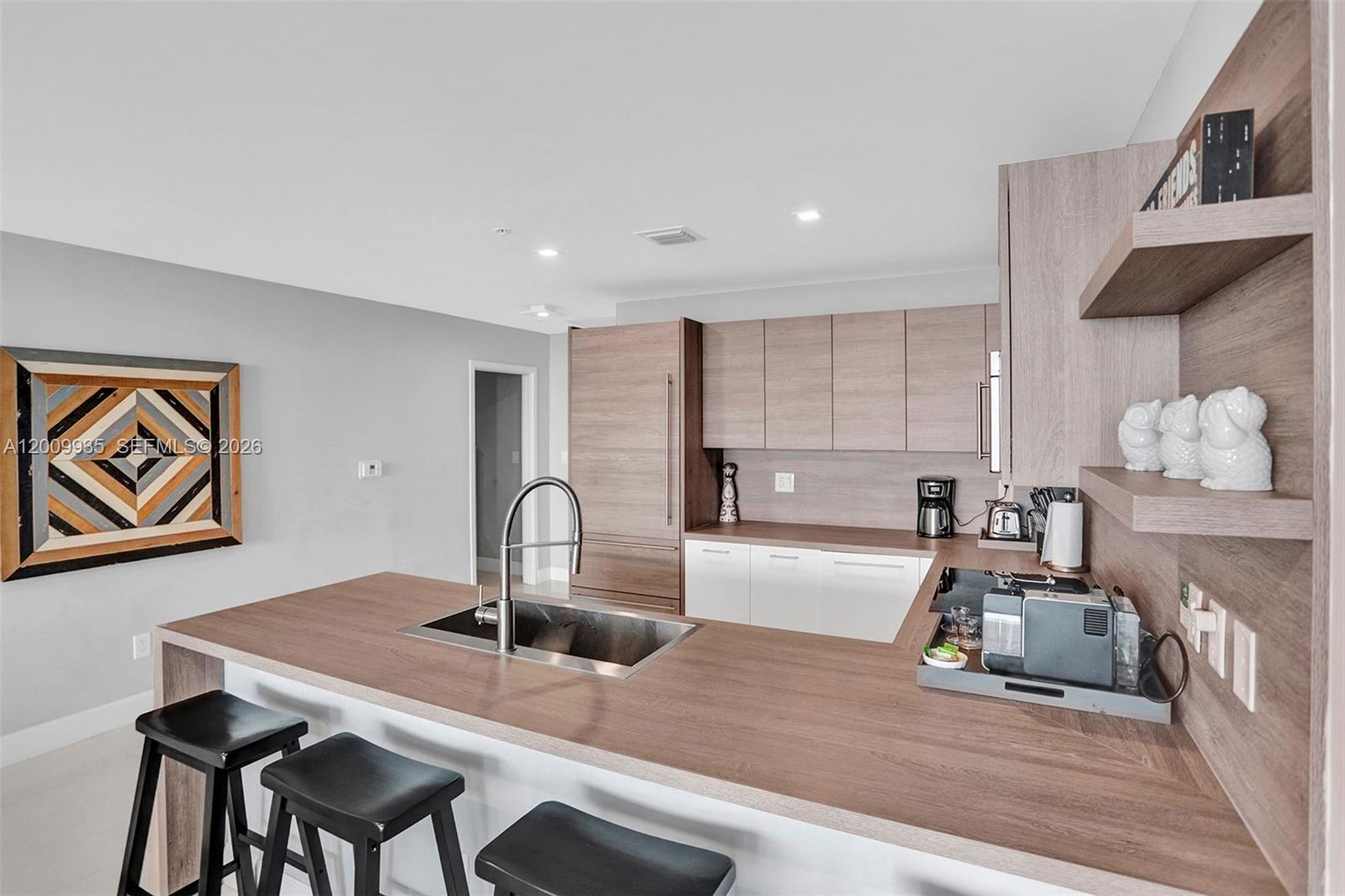 400 Sunny Isles Blvd #2021 Sunny Isles Beach, FL 33160