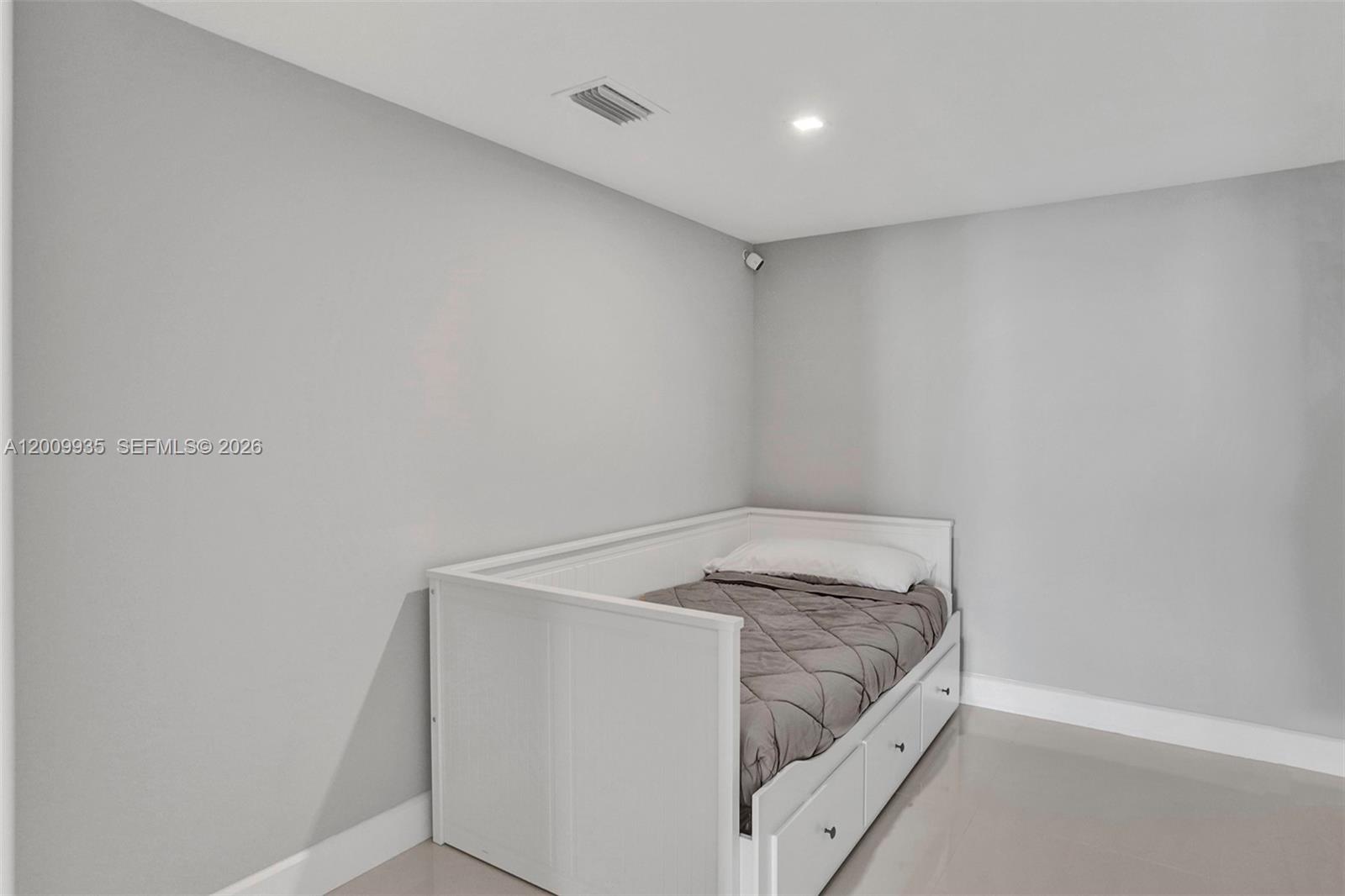 400 Sunny Isles Blvd #2021 Sunny Isles Beach, FL 33160