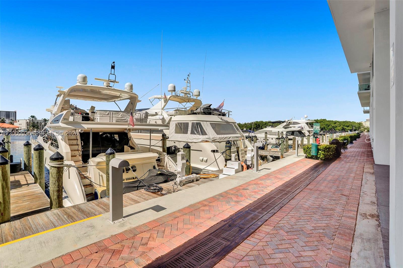 400 Sunny Isles Blvd #2021 Sunny Isles Beach, FL 33160