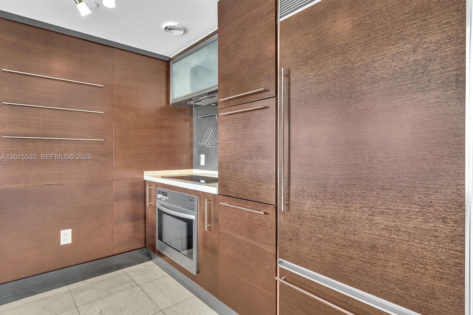 6000 Indian Crk Dr #6A Miami Beach, FL 33140