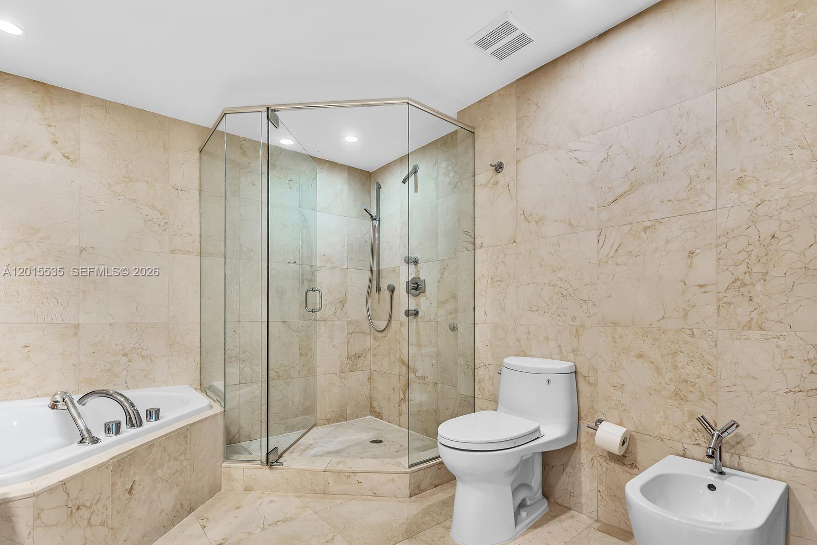 6000 Indian Crk Dr #6A Miami Beach, FL 33140