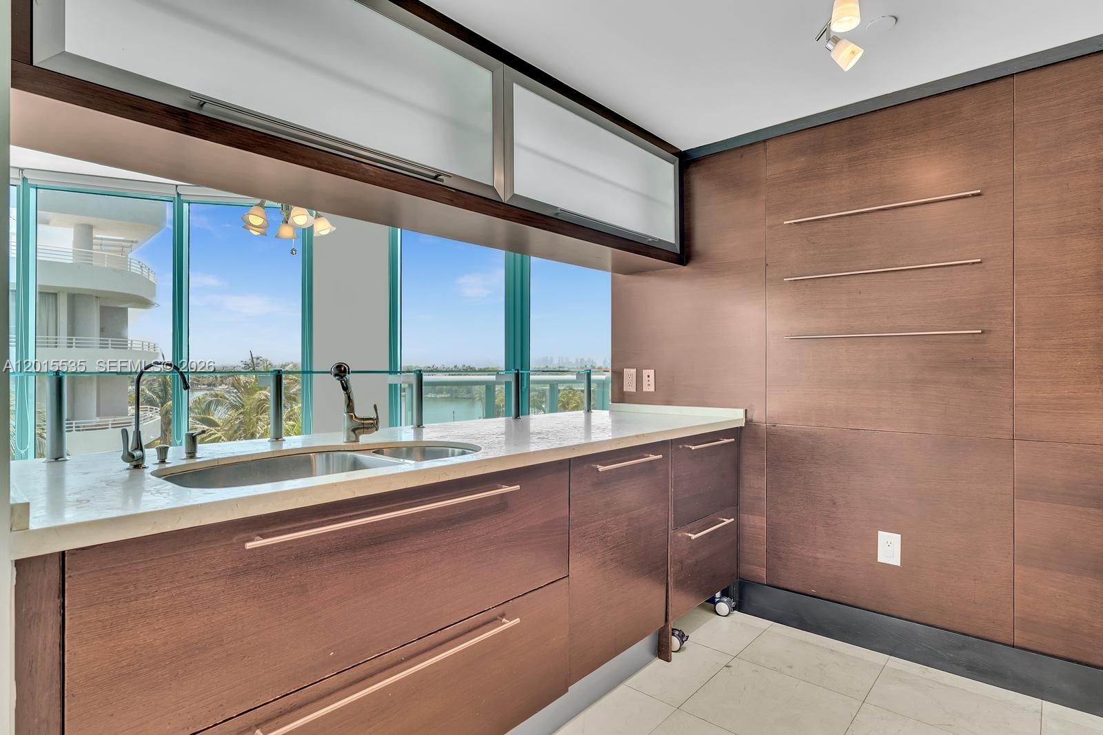 6000 Indian Crk Dr #6A Miami Beach, FL 33140