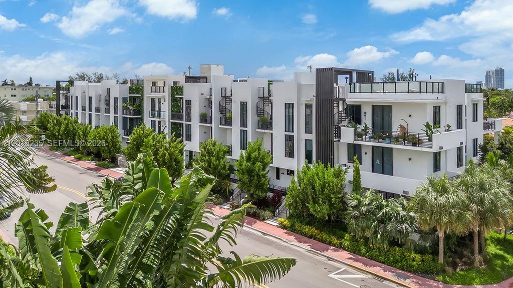 1030 15th St #201 Miami Beach, FL 33139