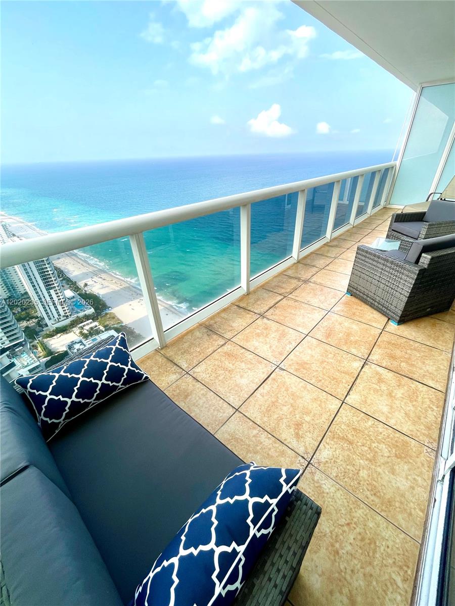 image Beach Club 228