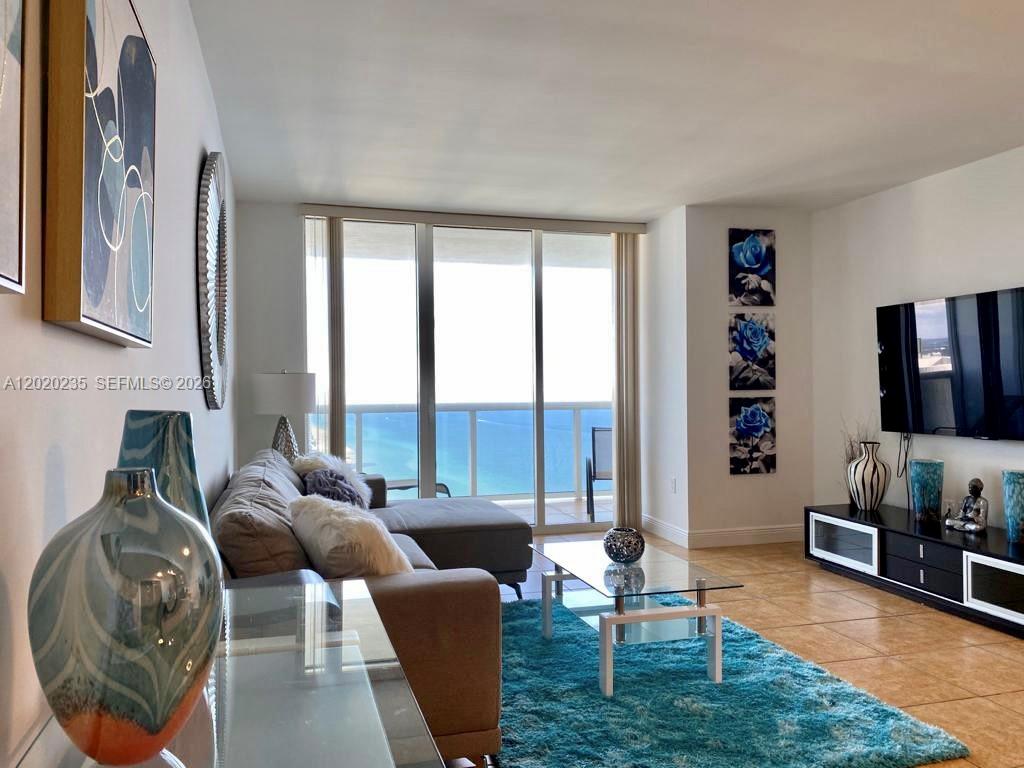 image Beach Club 24