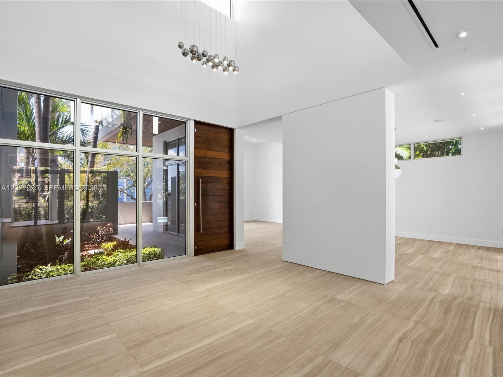 125 Hampton Ln Key Biscayne, FL 33149