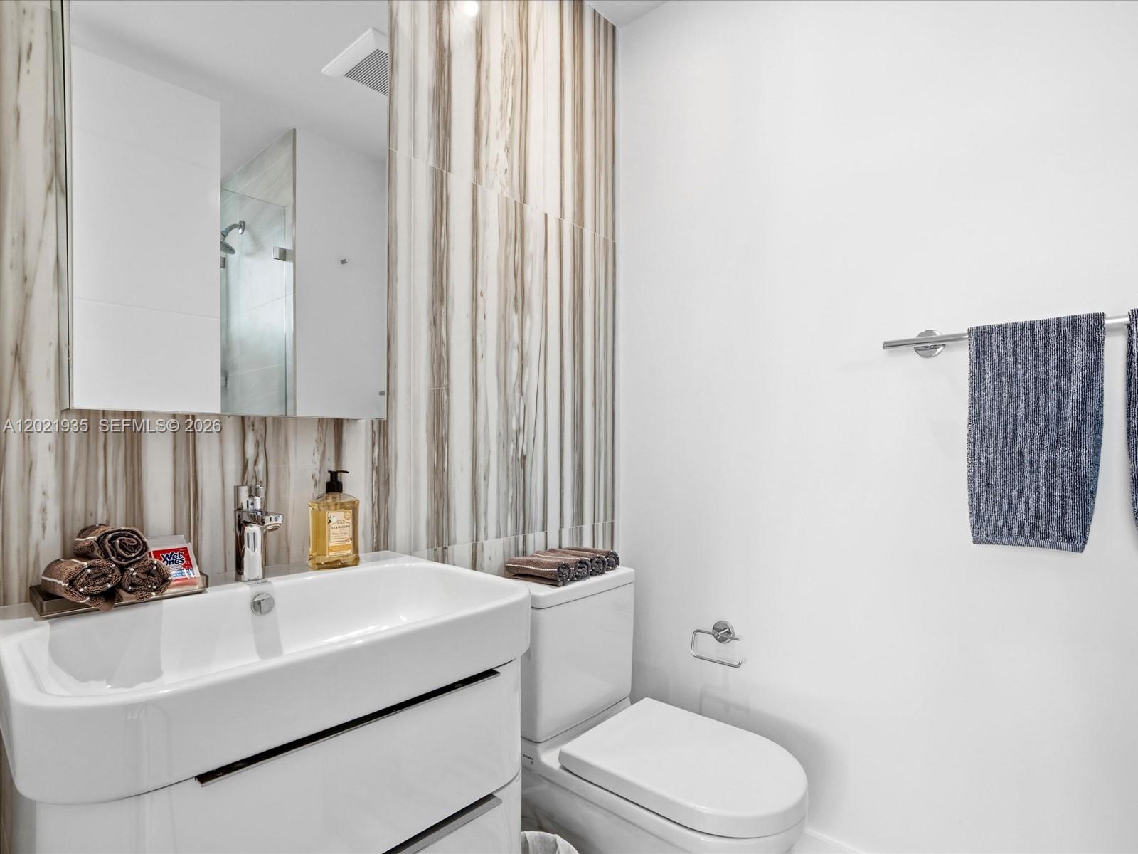 125 Hampton Ln Key Biscayne, FL 33149