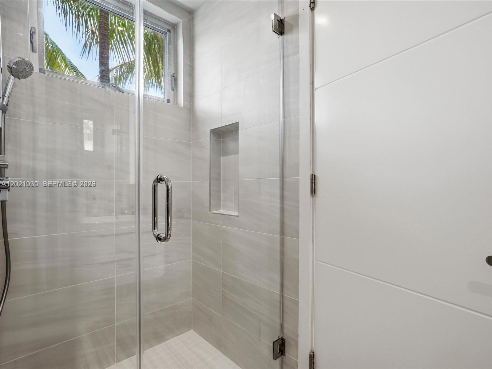 125 Hampton Ln Key Biscayne, FL 33149