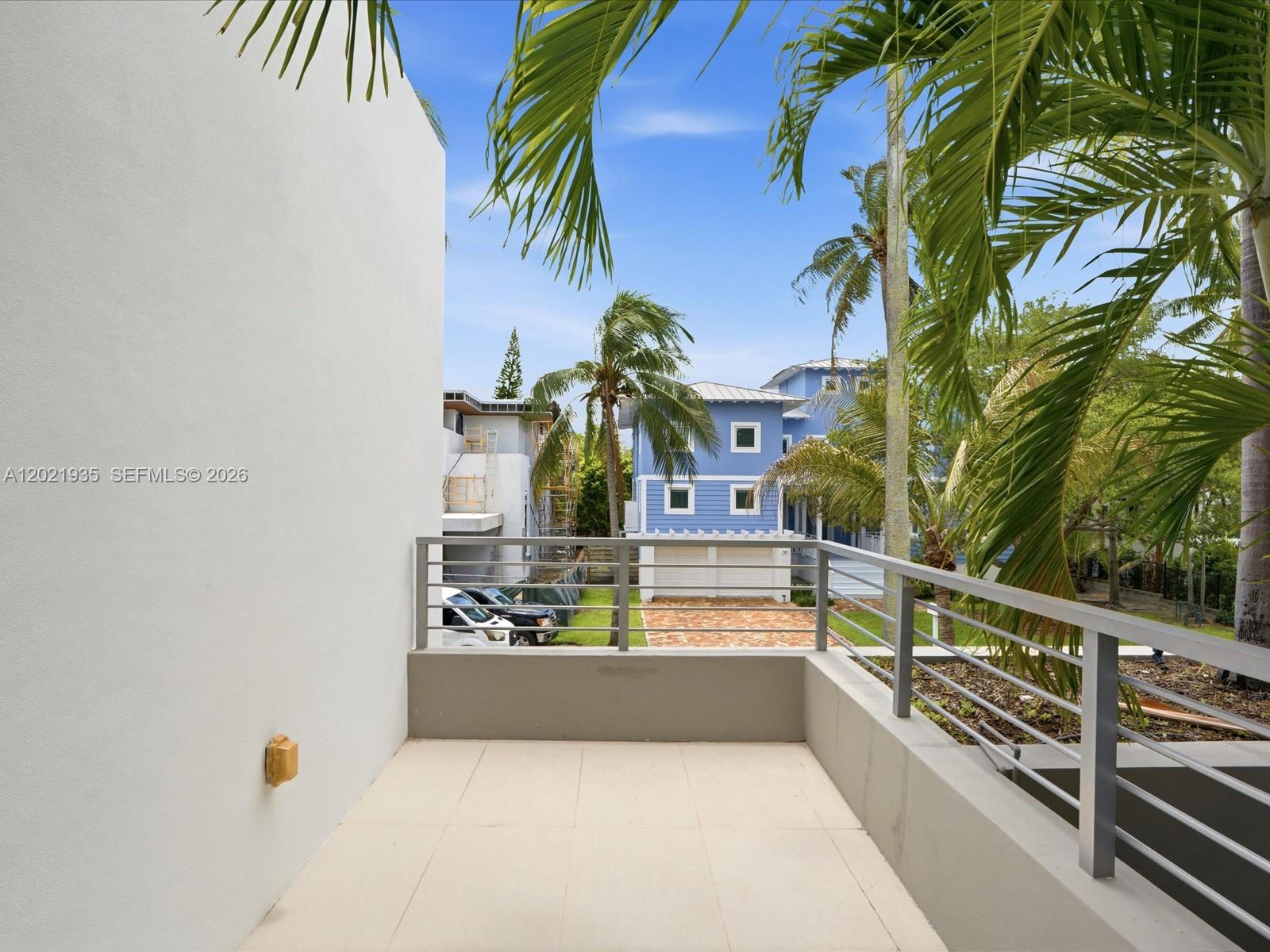 125 Hampton Ln Key Biscayne, FL 33149