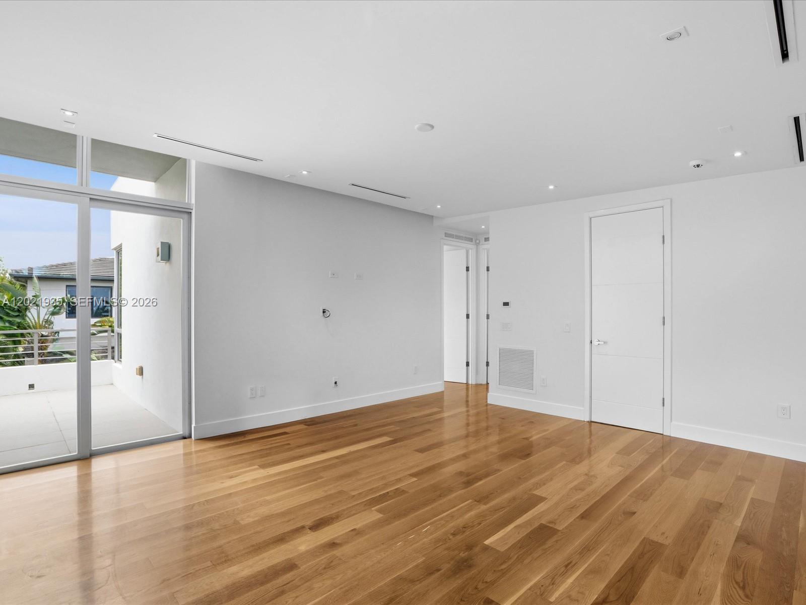 125 Hampton Ln Key Biscayne, FL 33149