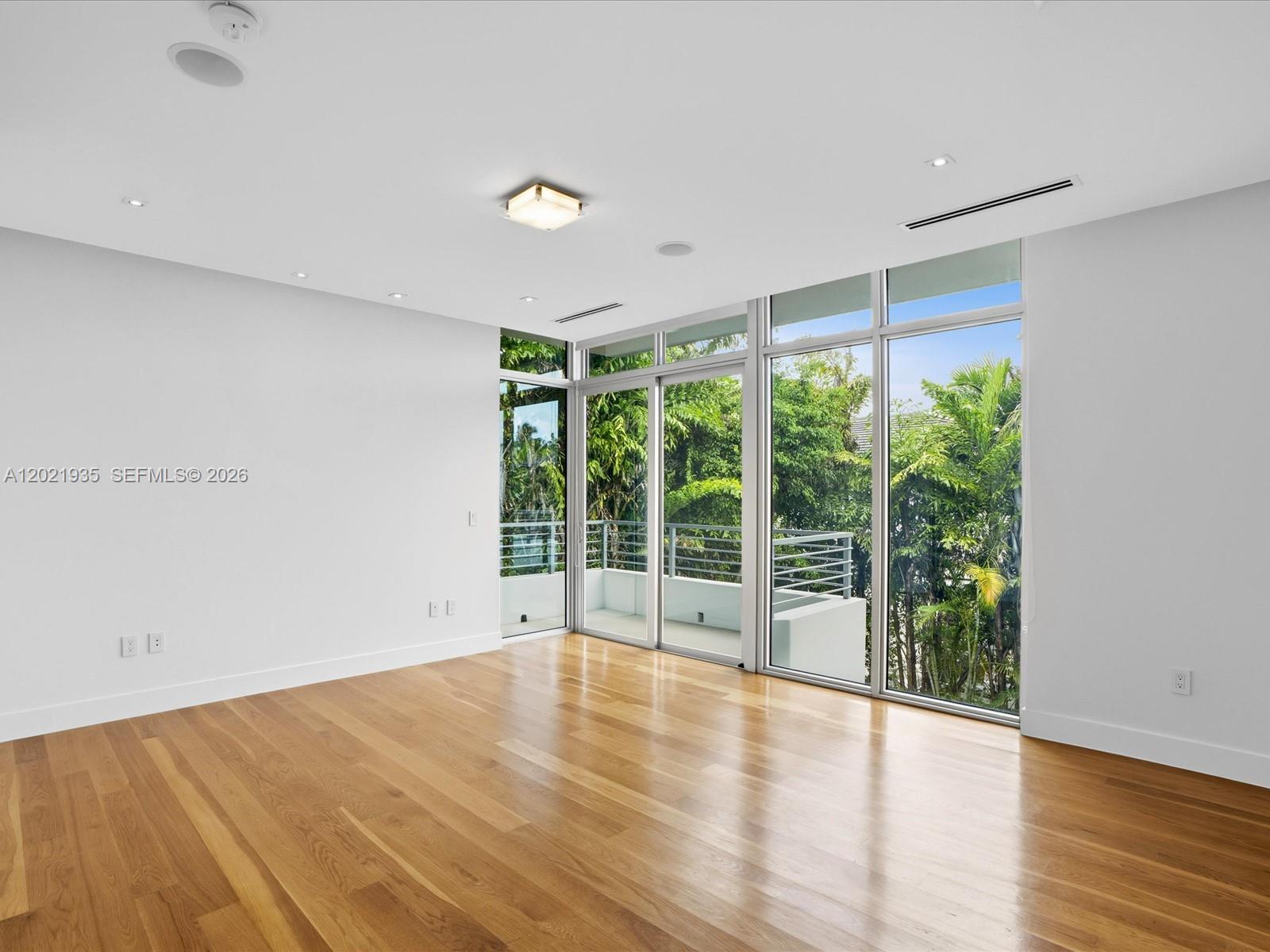 125 Hampton Ln Key Biscayne, FL 33149