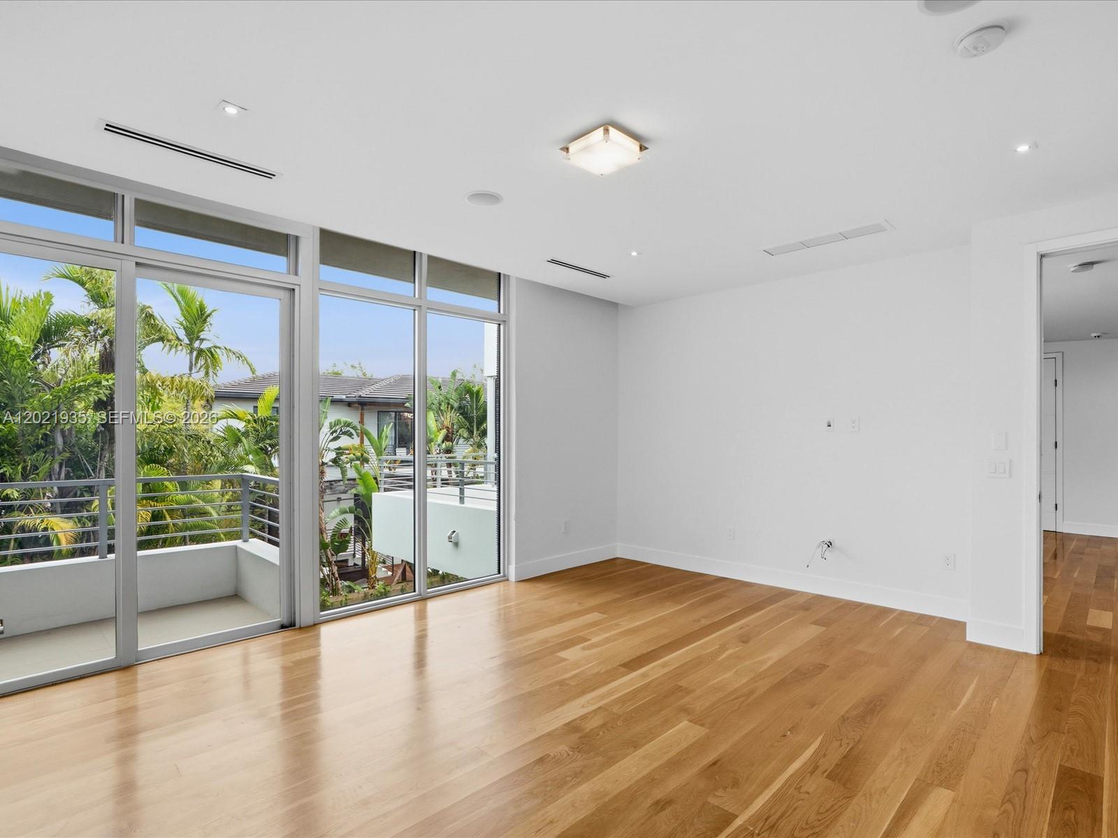 125 Hampton Ln Key Biscayne, FL 33149