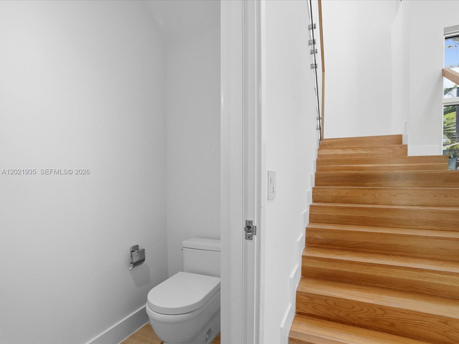 125 Hampton Ln Key Biscayne, FL 33149